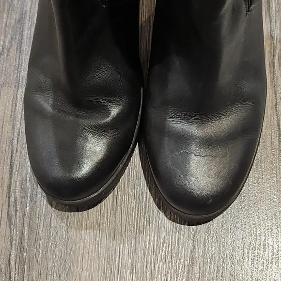 Ugg Boots Size 5 - Picture 3 of 5